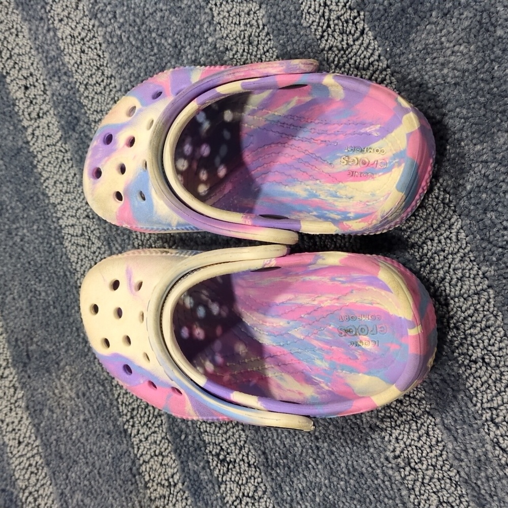 CROCS Girls Bundle, Pink Fur Lined & Pink/Purple Marbled - Picture 9 of 13
